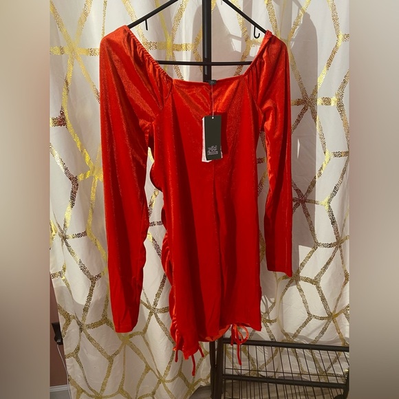 NWT Women’s Wild Fable Red Ruched Bodycon Velvet Dress Size Medium - Picture 4 of 4